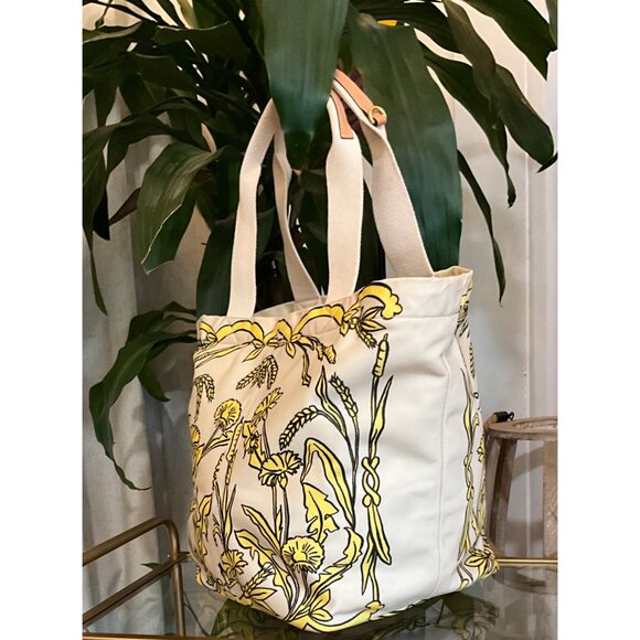 AUTHENTIC TORY BURCH PRINTED NYLON CARRYALL TOTE - Picture 6 of 13